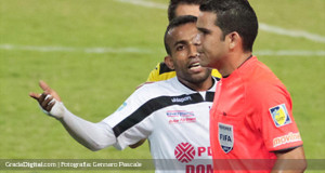 Zamora repudia la designación del árbitro principal Adrián Cabello