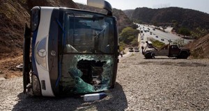 Autobús que trasladaba a Huracán volcó en camino al aeropuerto