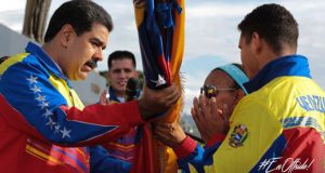Campeón de esgrima venezolano, Limardo, es abanderado por el presidente Maduro